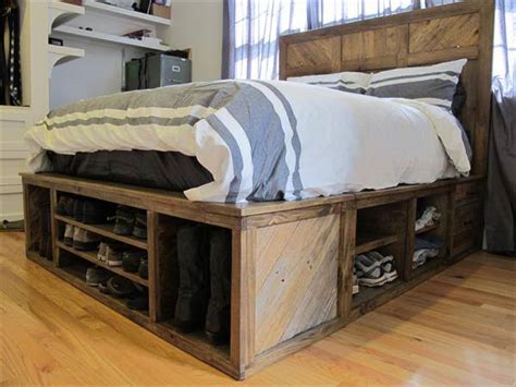 Menghasilkan pelbagai jenis perabot daripada kayu pallet. Design Katil Kayu Pallet | Blog Sihatimerahjambu