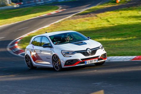 Photo 42 Mégane IV RS Trophy R 300 ch record nurburgring Renault