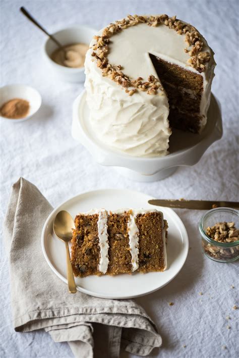 Spread a heaping 1/2 cup of frosting evenly over. Carrot cake - Layer cake à la carotte et aux épices ...