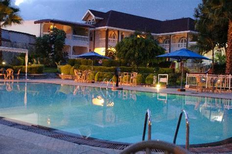 L'éruption du volcan #nyamulagira les laves dirigent vers des villages du territoire de #nyiragongo et #rwanda voisin. HOTEL IHUSI (Goma, Democratische Republiek Congo) - foto's ...