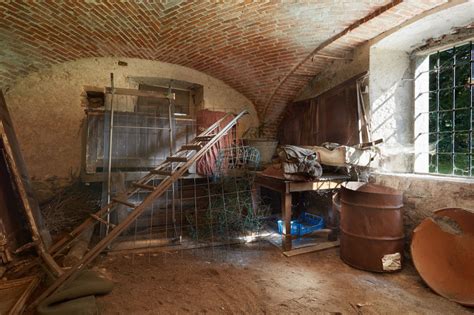 How to develop your basement, in order to take full advantage of it? How to Find Leaks in Damp Basement Walls - Tapco HomeDry