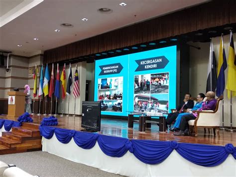 Institut aminuddin baki kompleks pendidikan nilai bandar enstek model flyod dan wooldridge 1994 kerangka peranan strategik pemimpin pertengahan floyd dan wooldridge (2008) sasaran peserta llmc definisi pemimpin pertengahan pengurusan pertengahan fleming (2000), middle managers. Majlis Perhimpunan Bulanan November 2018 Institut ...