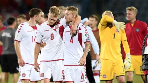 Player of @acmilan ⚫️ and captain of denmark, @herrelandsholdet twitter: Simon Kjær: DBU vil splitte spillerne - Ekstra Bladet