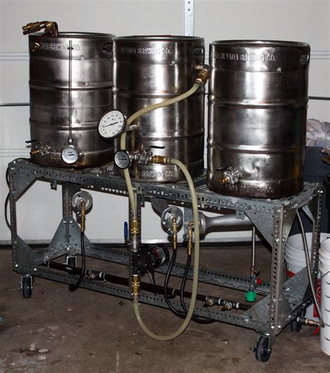 Not to mention another cool diy workbench/brew stand build i saw on homebrewtalk.com. "Wallace" (The Weldless Brew Stand) - ALEiens Homebrew Club | Bier, Brouwen