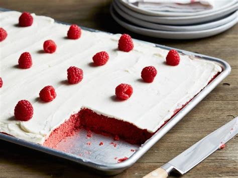 A cinnabon cinnamon roll sheet cake recipe i'm printing out and carrying with me at all times to prove once and for all that yes! Red Velvet Sheet Cake with Classic Red Velvet Frosting ...
