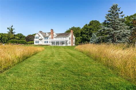 335 Town Ln In Amagansett Out East