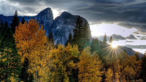 Фотография Лучи света Йосемити США Горы Осень Природа парк 1366x768