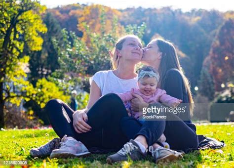 Lesbian Girls Kissing Mom Photos Et Images De Collection Getty Images
