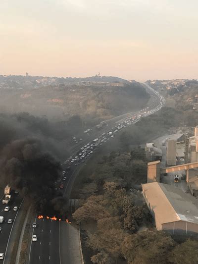 Protesters Close Durbans N2 North