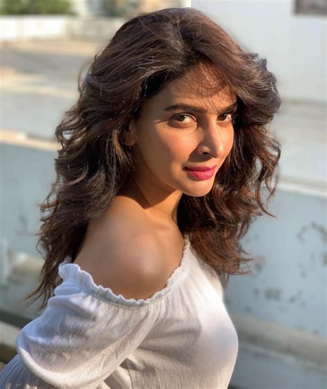 Saba Qamar Check Out Top Sizzling Hot Clicks From Instagram
