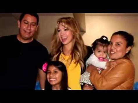 La modelo y exchica reality, ingrid aceitón, contó a través de sus redes sociales que perdió a su hija que estaba en gestación. Thalía y su hija Sabrina dan regalos de Navidad - YouTube