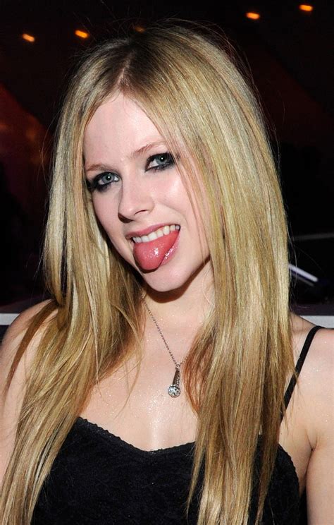 Almost time for my new music, are you ready? Avril Lavigne : avrillavigne