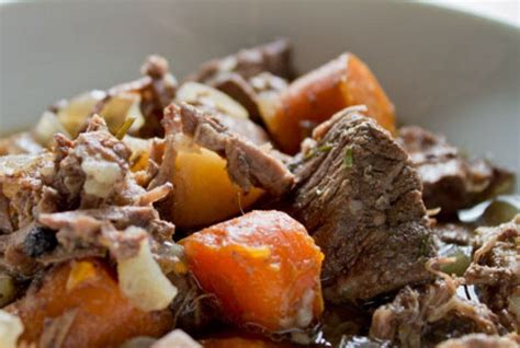 The gravy thickens quite nicely on its own cause you stir in the extra flour while browning the beef! Copycat Dinty Moore Beef Stew Recipe / Golden Beef Stew Recipe Food Com - Beef broth, beef ...
