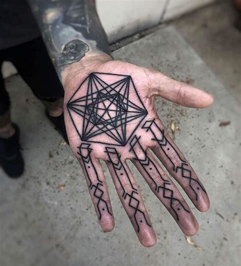 L'elefante è simbolo di saggezza. Tatuaggio palmo mano: 105 esempi con guida e consigli