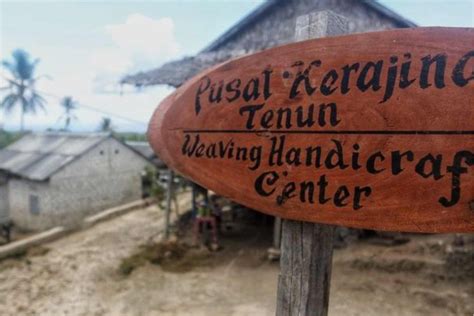 Hal 2 : Wakatobi, Kepingan Surga Bahari dan Tenun Terindah di Sultra