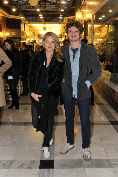 Par emilie schneider — 26 août 2018 à 05:30. VOICI Virginie Efira et Niels Schneider amoureux à Athènes ...