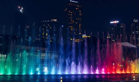 Tempat wisata hemat di kuala lumpur ini sangat cocok bagi anda yang fisiknya kuat dan sering melakukan olah raga teratur. Tu Dia! 10 Tempat Menarik di Kuala Lumpur ( Yang Percuma )