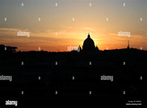 Sunset Over Saint Peters Basilica Vatican City Stock Photo Alamy