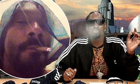 Snoop Doggs Professional Joint Roller Reveals He Smokes 150 Blunts A Day