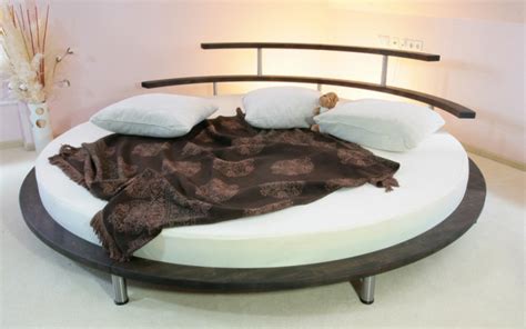 Runde betten mybestfurn italien design luxus grosse bett. Rundbetten ermitteln eine gehobene Atmosphäre im Schlafzimmer