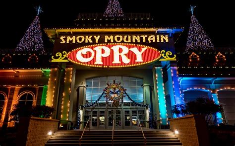 Christmas At The Smoky Mountain Opry Holiday Show In Pigeon Forge