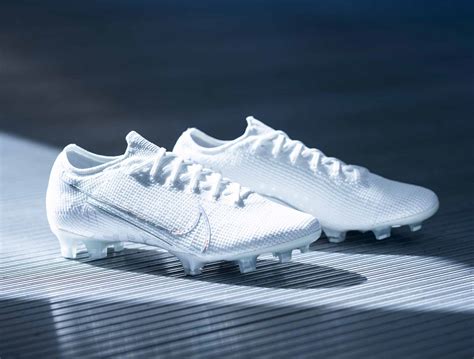 Nike Nuovo White Superfly Soccer Cleats 101