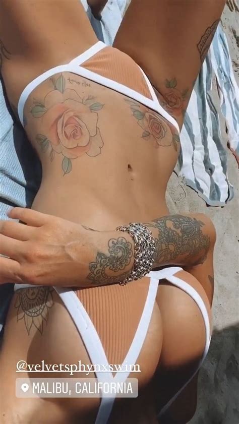 Tina Louise Suffers A Sexy Nip Slip In Malibu Photos Sexy
