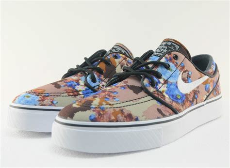 Nike delivers innovative products, experiences and services to inspire athletes. Nike SB Stefan Janoski "Blue Digi Floral" - Available on ...