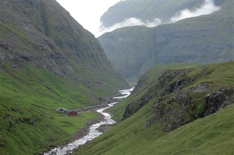 It is located nearly 5 kms from the atlantic ocean. File:Saksun, Faroe Islands (5).JPG - Wikipedia