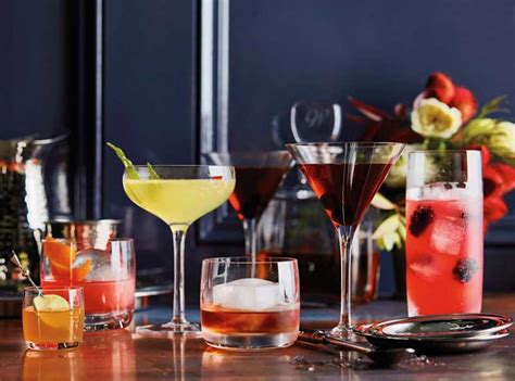 The simple, elegant negroni is a dinner party homerun. Cocktail Party Math | Williams-Sonoma Taste