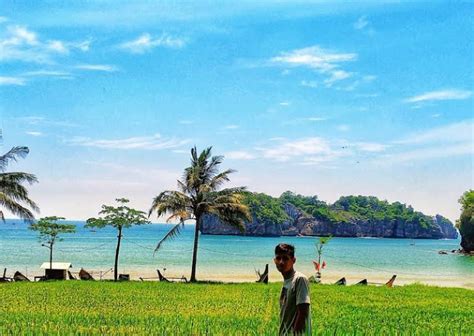 Anda ingin berlibur ke tempat yang jauh dari keramaian kota jakarta? 10 Pantai di Trenggalek dengan Pemandangan yang Memesona