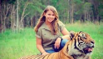 Submitted 5 years ago by real_clever_username. Steve Irwin's Daughter Becomes SeaWorld Ambassador ...