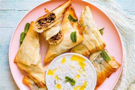 Beef samosas 181 beef and potatoes are the main ingredients folded inside these wonderful deep fried samosas. Baked Chicken Samosas with Mint Yogurt Dip Recipe ...