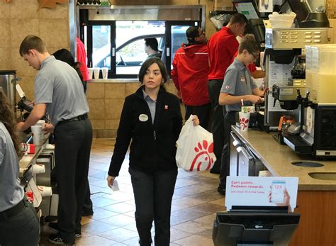 7 bizarre rules that chick fil a employees have to follow — eat this not that
