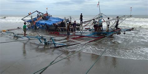Korban terakhir tenggelamnya kapal wicly jaya sakti akhirnya ditemukan. 11 Kapal Bagan Tenggelam Dihantam Badai dan Ombak di ...