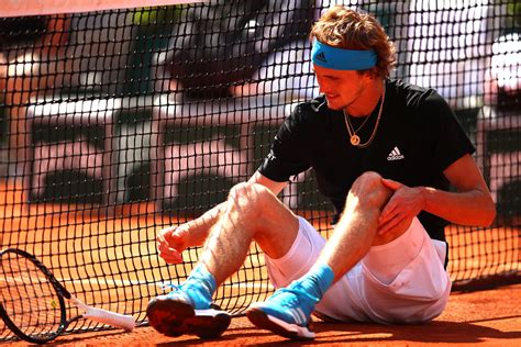 Alexander zverev handed roger federer a little piece of credit for his recent good form, as he moved into the third round of the french open. French Open: Alexander Zverev und der Kontrollverlust mit ...