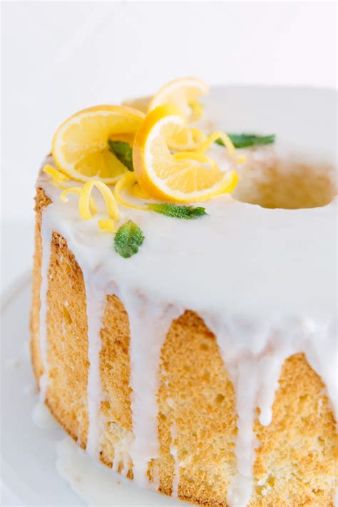 A blog about cakes, cake decorating, cake decorating tutorials, cake recipes and cake ideas, buy cakes. 6 Quick Ways to Decorate a Cake Without Frosting | Kitchn
