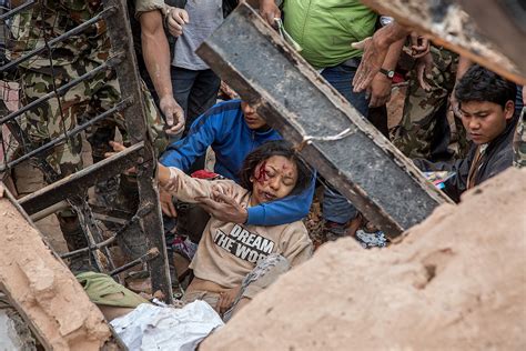 Nepal Earthquake Rescues Survivors Pulled Out Of Rubble In Kathmandu And Bhaktapur Graphic