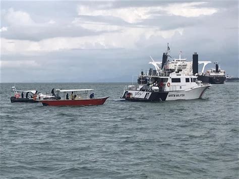 Di samping itu, kebanjiran warga asing juga mendatangkan kesan negatif kepada aspek sosial dalam negara. Maritim Malaysia lancar SAR kesan tiga PATI hilang di laut ...