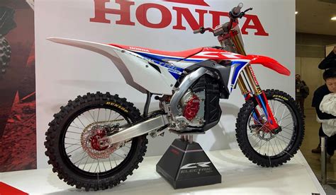 That come with varying riding styles, mileage ratings, battery life span, and ergonomic additions. Honda brought an electric motocross bike to the Tokyo ...