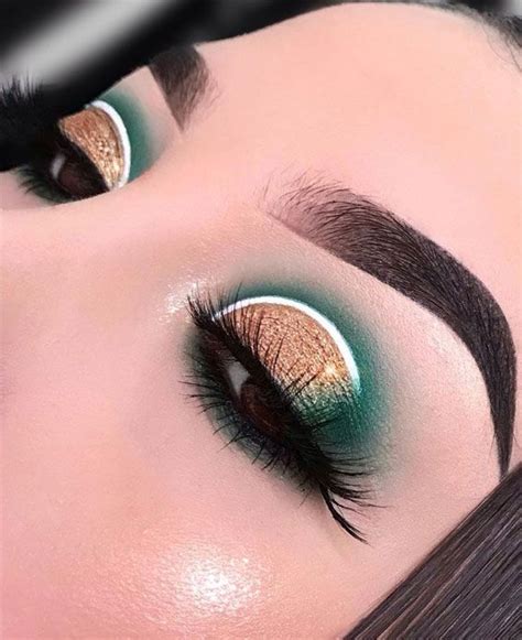 Gorgeous Makeup Trends To Be Wearing In 2021 Emerald Green And Shimmery Gold Emerald Eye