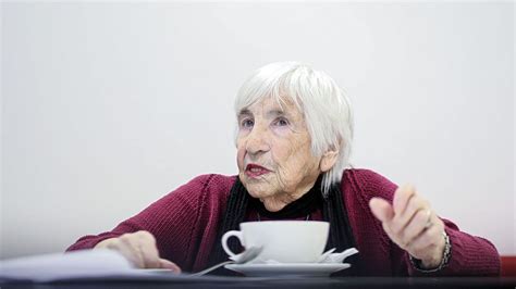 Sie wurde 96 jahre alt. Esther Bejarano: „Wir sind schon mittendrin!" - Sabine Schatz