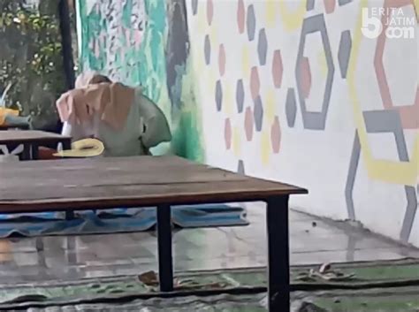 Viral Video Sejoli Mesum Di Kafe Satpol Pp Tuban Turun Tangan