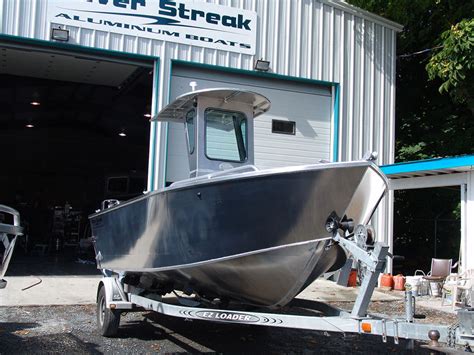 All welded aluminum boats means there are no rivets or other seals or connections that weaken overtime, create leaks, and will eventually fail. 18'-6" Centre Console Challenger Aluminum Boat - by Silver ...