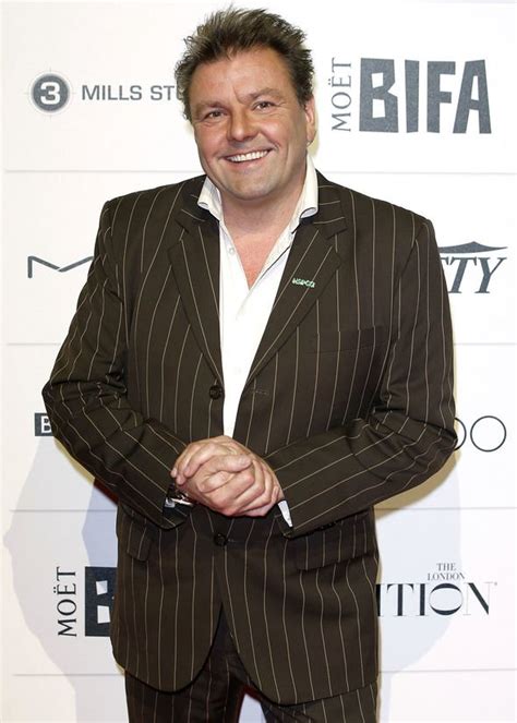Homes under the hammer's martin roberts was rushed to a&e as his serious condition spread. Homes Under The Hammer host Martin Roberts sparks FRENZY ...