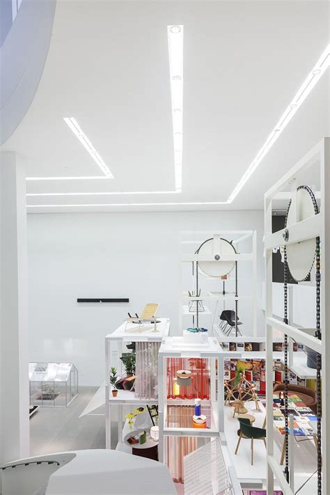 We are always happy to. WERNER AISSLINGER. HOUSE OF WONDERS. Die Neue Sammlung ...