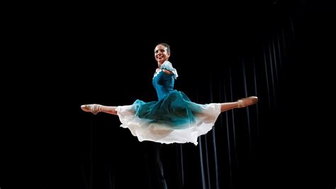 Bisogna essere più forti delle proprie disabilità, inseguite i vostri sogni. Nữ diễn viên ballet cụt tay truyền cảm hứng - BBC News Tiếng Việt