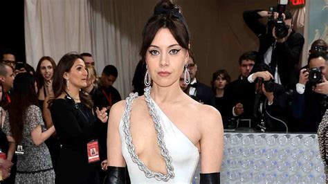 Aubrey Plaza S Operation Fortune Character Out To Prove Herself To Statham S Orson