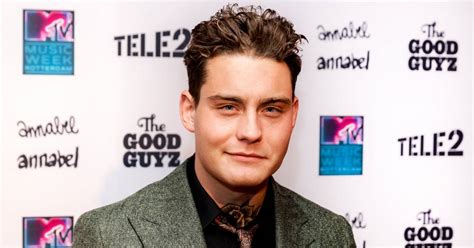 He specializes in folk and country music and he has released four albums. Douwe Bob en zijn vriendin Anouk uit elkaar | Show | AD.nl