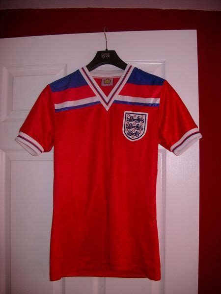 England Cup Shirt Football Shirt 1982